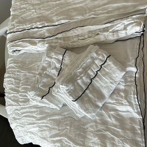 Crate and Barrel King Size duvet cover and pillow case set